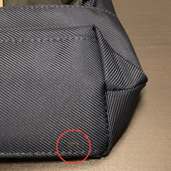 GIORGIO ARMANI NWOT Hanging Toiletry Travel Bag with Dust Bag - Picture 9 of 9